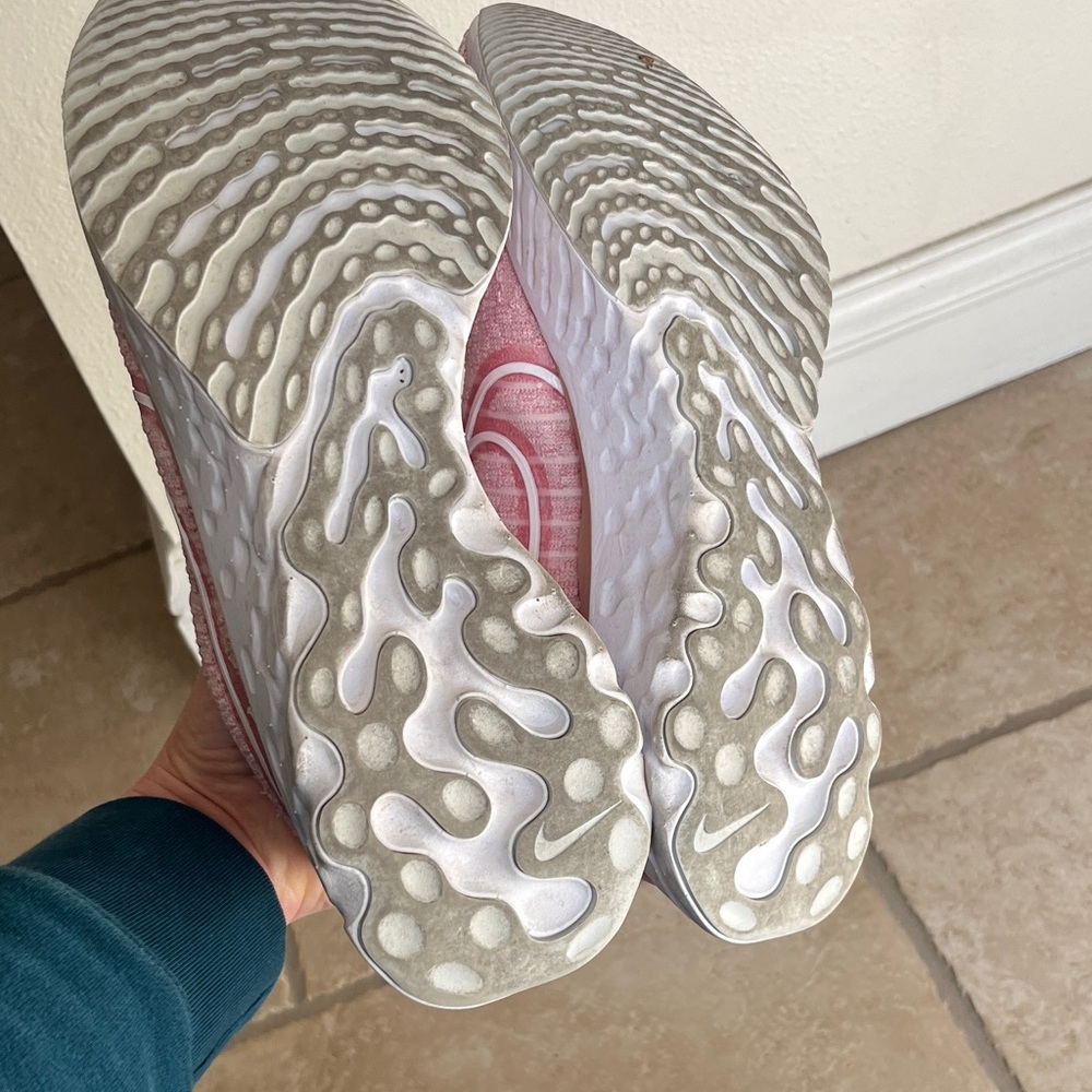 Nike Women's React Infinity Flyknit Sneakers - Picture 4 of 7
